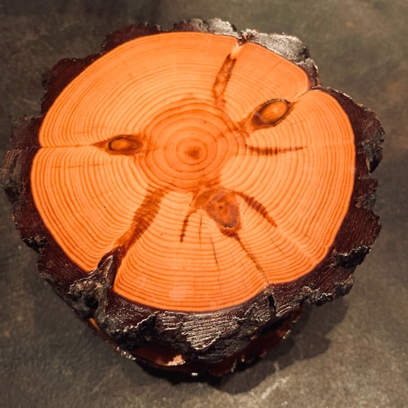 Set of 4 wooden Cypress coasters - Picture 8 of 9